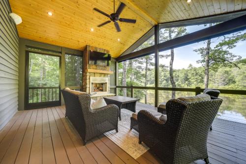 Glenville Casa | Grill and Water Views Chinquapin Resort Home