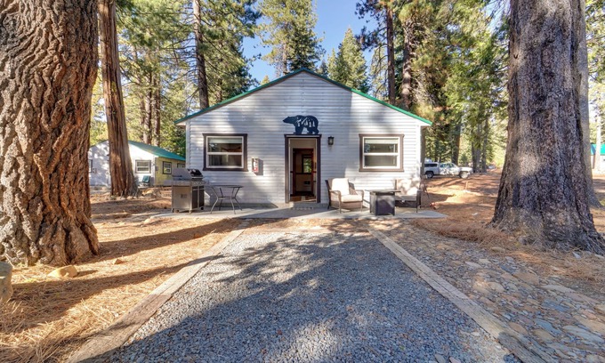 Tahoe Vista Cabina | Grill & Beach Access: Cabin in Tahoe Vista!
