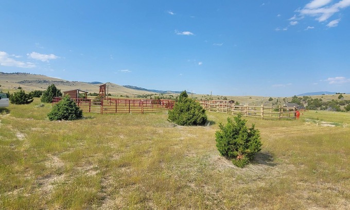 Manhattan Cabina | GRIZZLY ROCK RANCH Rustic Tiny Log Cabin Glamping and Horseback Riding Available