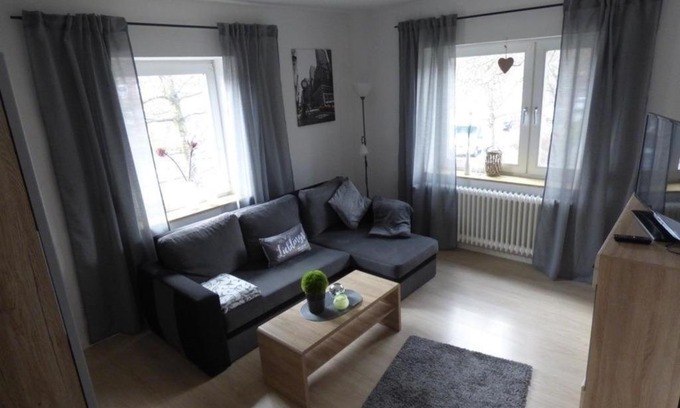 Wilhelmshaven Apartamento | Große Ferienwohnung in Voslapp mit Garten