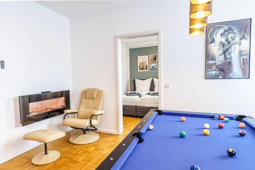 Haan Apartamento | Große Terassen-Wohnung mit Grill, Playstation 5, Billardtisch und Massagesessel