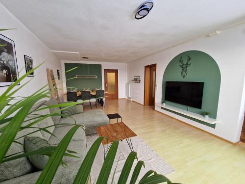 Schonach im Schwarzwald Apartamento | Große Terrasse, Netflix, 5min zum Skilift, 6 Personen, Waldnah,