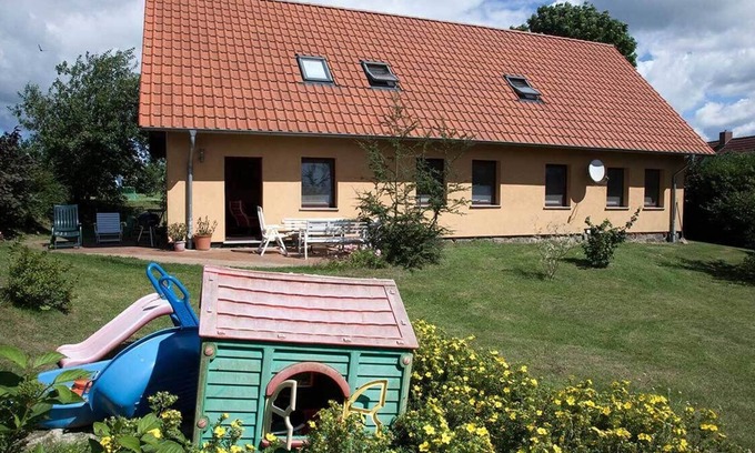 Katschow Casa | Großzügiges Ferienhaus mit Garten und Grillplatz für Familien-inselurlaub