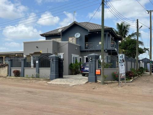 Accra Cama Y Desayuno | Groove Haven Lodge- Kasoa