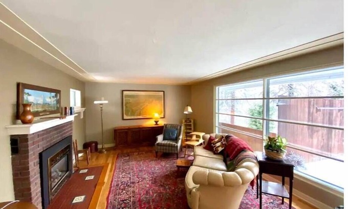 South Perry District Casa | Groovy Perry District/South Hill Mid-Century Home