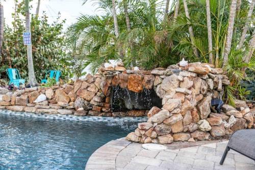 Bradenton Casa | Grotto Pool House, 3 bed, 2 bath, IMG 3 miles, AMI