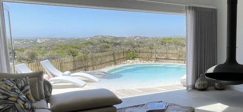 Grotto Bay Casa | GrottoOnTheRocks