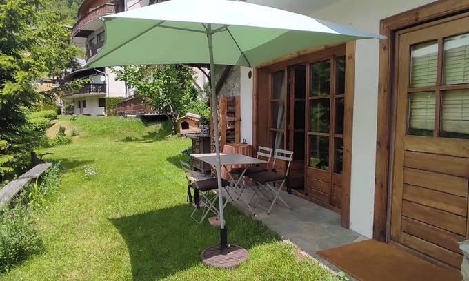 Champagny-en-Vanoise Apartamento | Ground floor apartment 55 m2 + garden in chalet, near resort center, quiet location