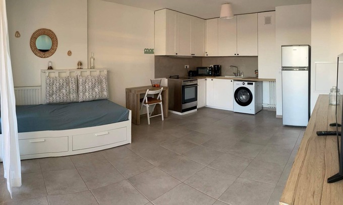La Fare-les-Oliviers Apartamento | Ground floor apartment with private parking