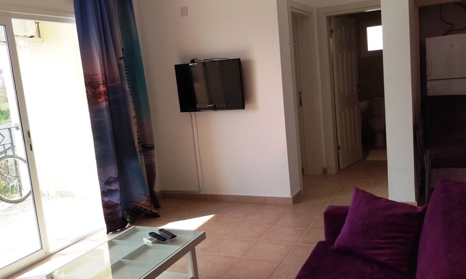 Trikomo Apartamento | Apartamento de 1 dormitorio en planta baja en el norte de Chipre, cerca de Long Beach e Iskele