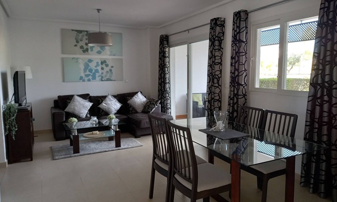 Sucina Apartamento | Apartamento en planta baja con terraza, jardín y piscina