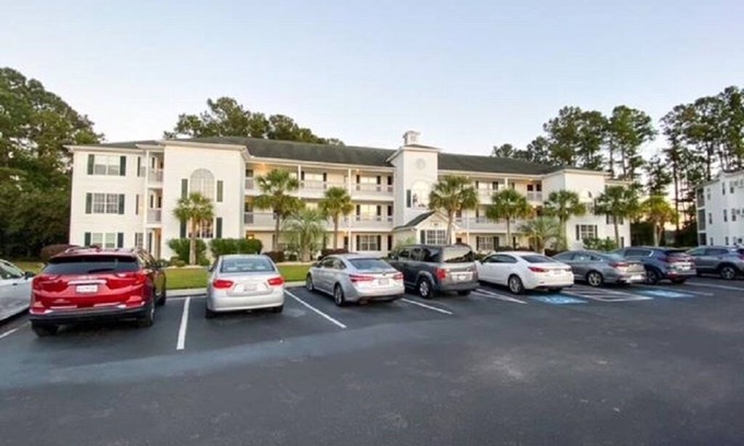 Colonial Charters Condominio | Ground Floor 2 BR 2 BA Condo - 10 min. to Beach & N. Myrtle Beach Sports Park