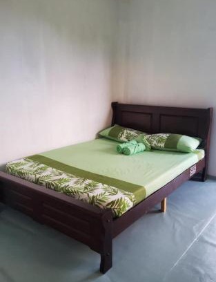 Pulot Casa | Ground Floor Air-conditioned Room in the Family Hut Bamboo House