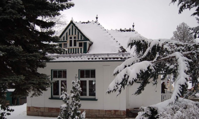 Friedrichroda Condominio | Ground floor apartment with parquet, fireplace, terrace and garden