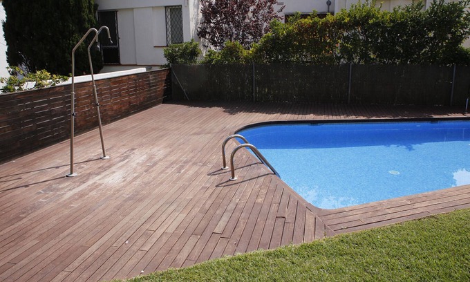 Torredembarra Apartamento | Apartamento en planta baja a 80m de la playa con piscina y WiFi en Torredembarra