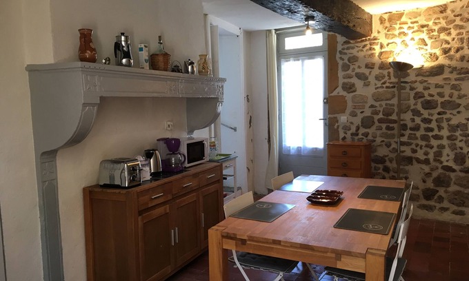 Issy-l'Eveque Apartamento | Apartamento en planta baja para 4 personas.