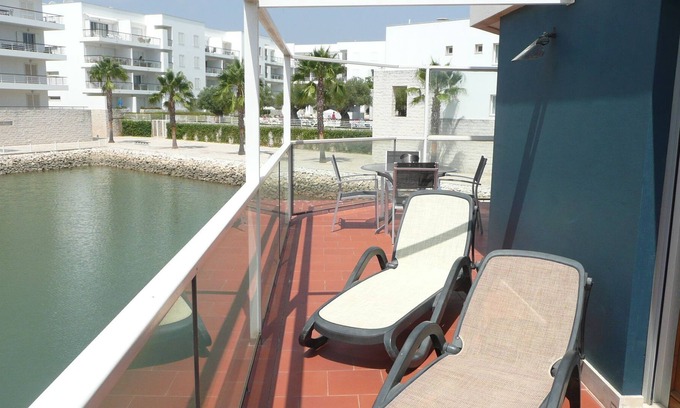 Lagos Hotel | Apartamento en planta baja con wifi personal, situado en el puerto deportivo de Lagos.
