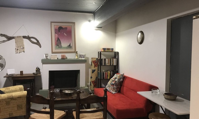 Mets Apartamento | Ground floor apartment with fireplace , 10’on foot from the Acropolis