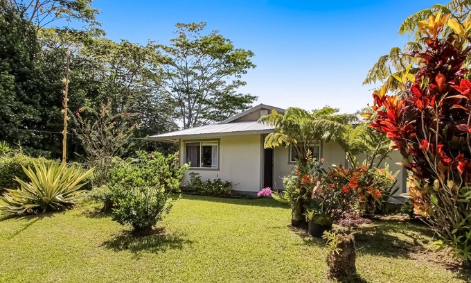 Kapoho Casa | Ground-floor dog-friendly home with patio, gazebo, washer/dryer, & garden views