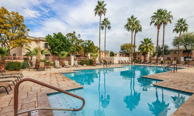 Kaufman And Broad At The Vineyards Condominio | Ground Floor.Heated Pool! Hot Tub! Gas grill! 3 miles to Cardinal stad! 2 Kings!