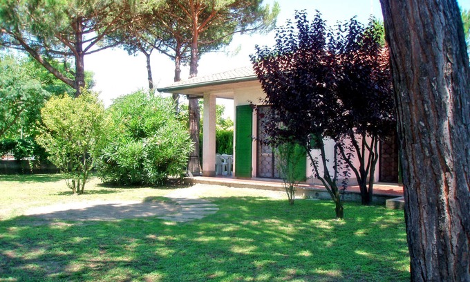 Lido delle Nazioni Casa | casa a ras del suelo en el verde con jardín y aparcamiento esquina