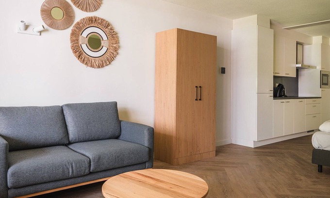 Bruinisse Apartamento | Ground floor modern apartment for 2 people