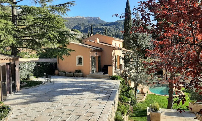 Toulon Otro | Planta baja, piscina, casa de la piscina, jardín, cerca de las playas - capacidad para 3 personas