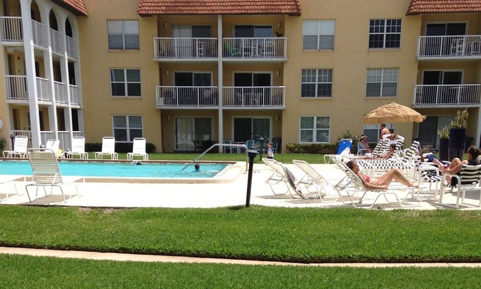 Point East Condominio | Primer piso con vista al mar - Condominio junto a la piscina en la playa para no conducir