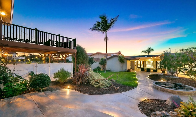 Sunset Cliffs Casa | Ground-floor studio with kitchenette, grill, and alfresco dining