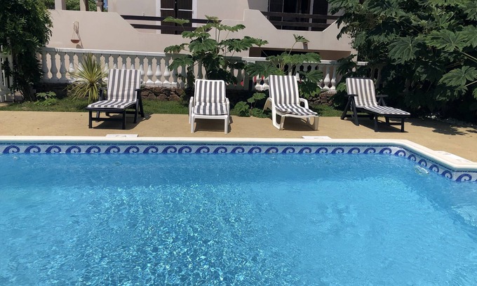 Afa Casa | En alquiler T2 nueve para 4 personas 55m2 con piscina 13,5x6