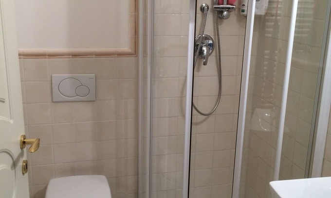 Viareggio Apartamento | Planta baja con jardín cerca del mar (aire acondicionado-2 baños-caja fuerte)