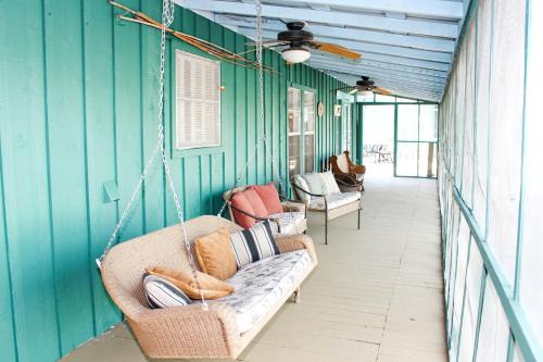 La Grange Casa | Group Cabin with Kayaks and Foosball Table in La Grange, Texas
