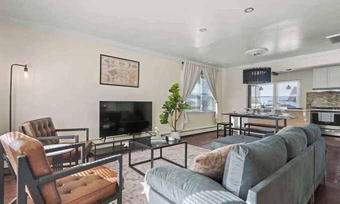 North Bergen Casa | Group Chic , 25 Mins ->NYC , Free Parking , W/D