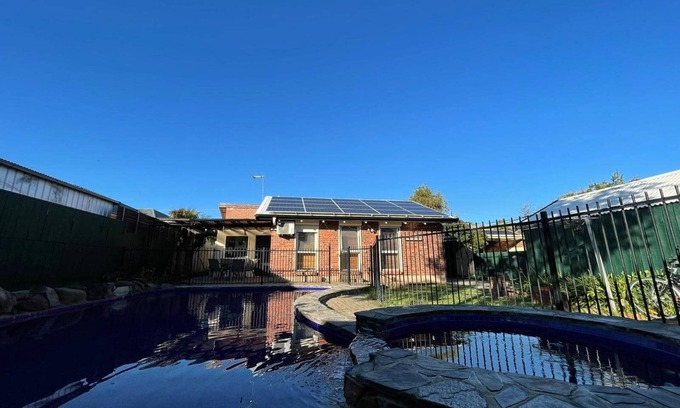Westbourne Park Casa | Group entire house with salt pool and spa