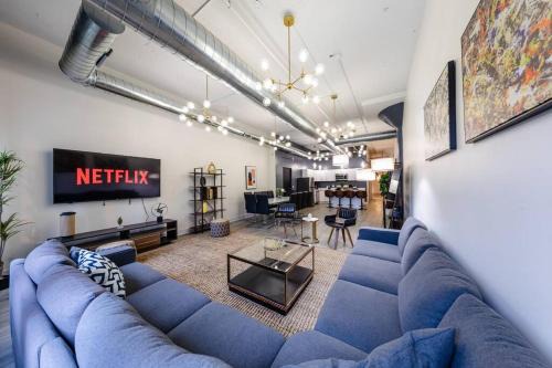 Near South Side Apartamento | Group-Friendly 6BR Luxury Suite in Prime South Loop Location with Optional Parking and Gym Access Near McCormick Place, Soldier Field and Grant Park