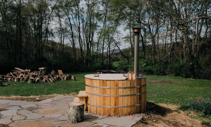 Margaretville Casa | Group Getaway: Sleeps 15, 11 Priv Acres, Wood fire hot tub, sauna, karaoke