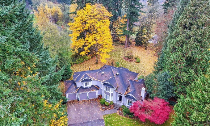Seattle Hill-Silver Firs Cabaña | Group Getaway - Sprawling Snohomish Home!