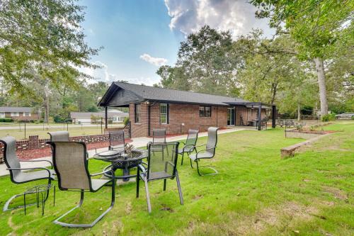 Wrens Casa | Group Getaway with Fenced Yard and Pool Table in Wrens
