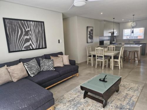 George Casa | Group House 13 - 1 On York
