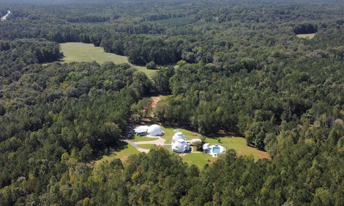 Jones County Casa | Group Nature Escape - Domes, Trails, & Water