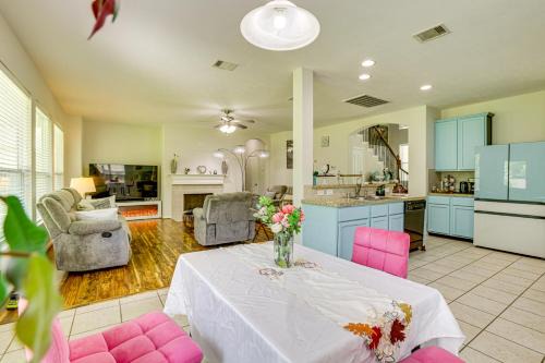 Houston Casa | Group-Ready Getaway in North Houston!
