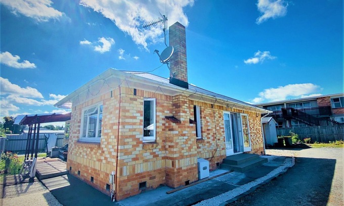 Hamilton East Casa | Group stay upto15