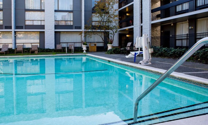 Wilburton Casa | Group Vacation! 2 Snug Units, Pet-friendly, Outdoor Pool, Near Bellevue Square
