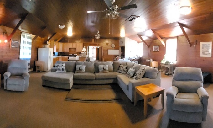 Oak Harbor Casa | Groups,families,fisherman friendly gatherings lake close by and boating parking
