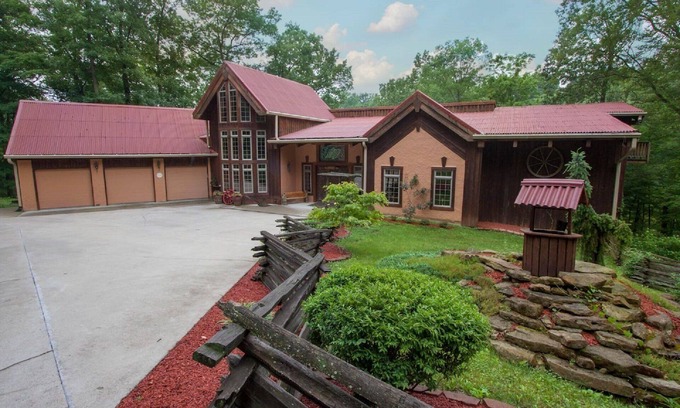 Helmsburg Cabina | Indiana Wooded Paradise Retreat