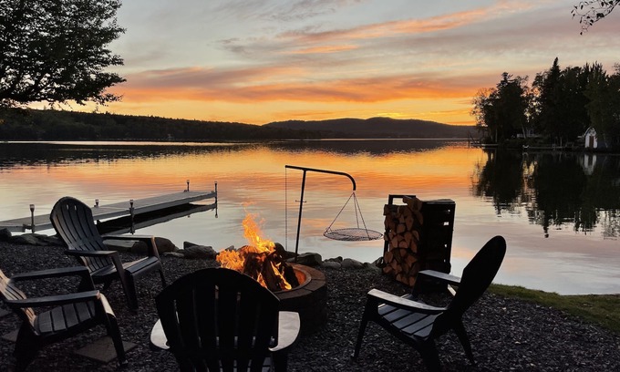 Pittsburg Cabina | Grouse Landing on Back Lake