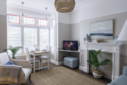 Worthing Apartamento | Grove Apartment with Free on street Parking