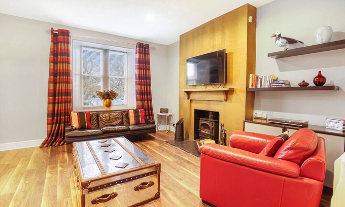 Bamburgh Casa | Grove Cottage - North East Escapes
