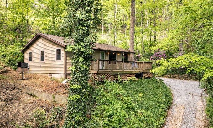 Glenville Casa | Grumble Grove – A Cozy Treehouse Retreat Near Lake Glenville