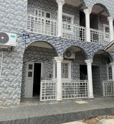 Serrekunda Apartamento | Grumpy Awa
